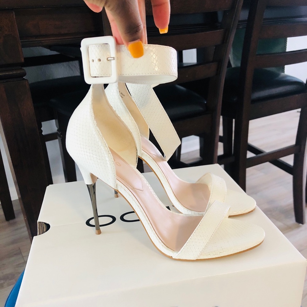 White elegant heels.. Size 9